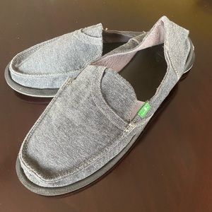 Sanuks Pick Pocket Fleece Charcoal Women’s Sz 11. Like new hardly worn.